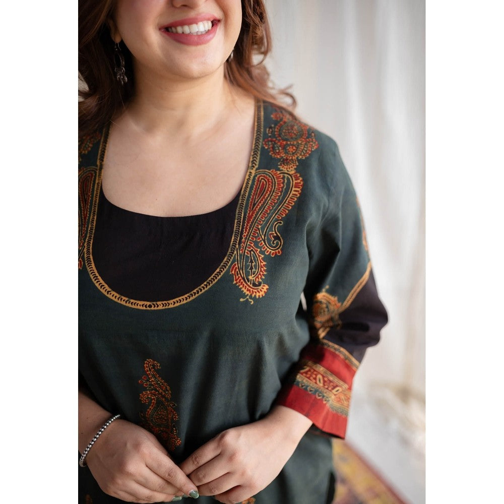 The Indian Ethnic Co. Dark Green Ajrakh Cotton Kurta