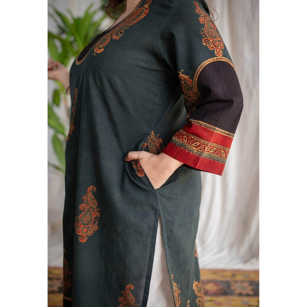 The Indian Ethnic Co. Dark Green Ajrakh Cotton Kurta