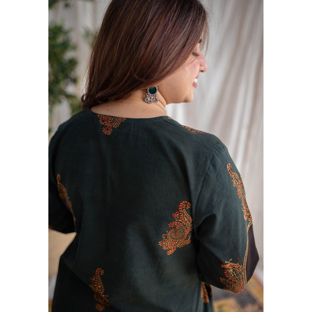 The Indian Ethnic Co. Dark Green Ajrakh Cotton Kurta