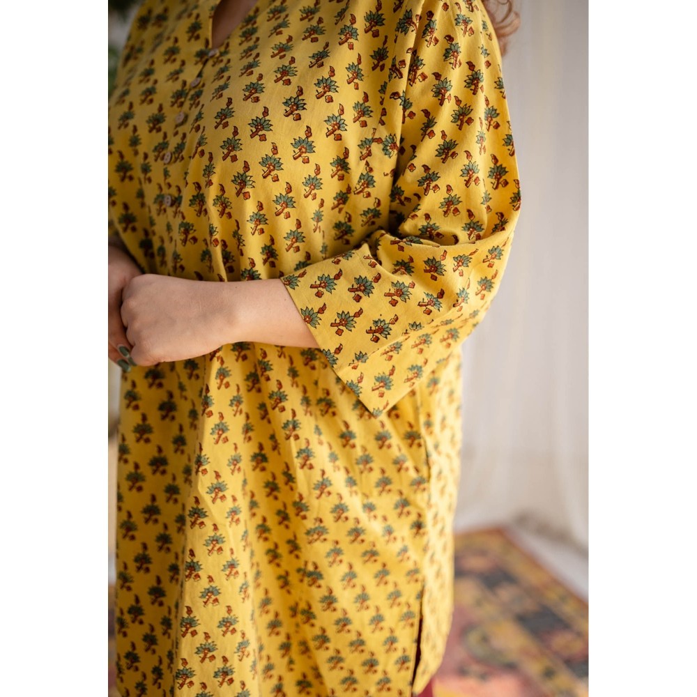 The Indian Ethnic Co. Yellow Ajrakh Cotton Kurta