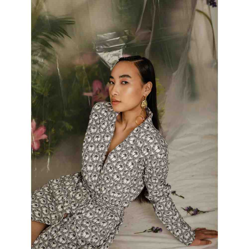 THE IASO Black and White Toyo Long Coat