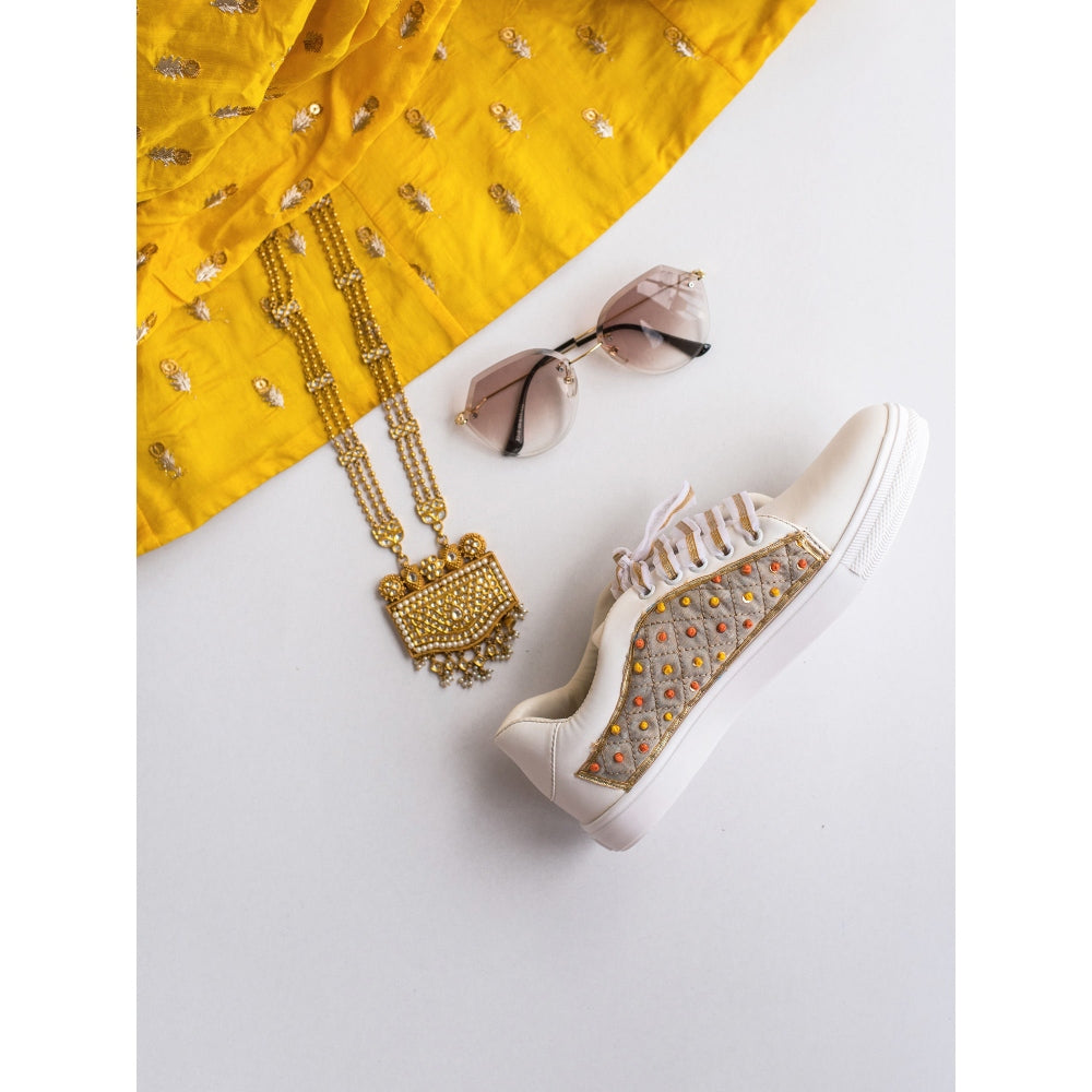 The Saree Sneakers Silver Checks with Knotted Sneaker