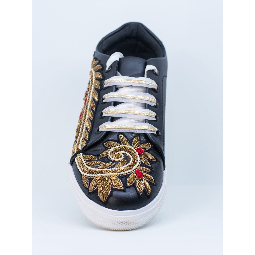 The Saree Sneakers Black Goldenen Zardozi Embroidery Sneaker