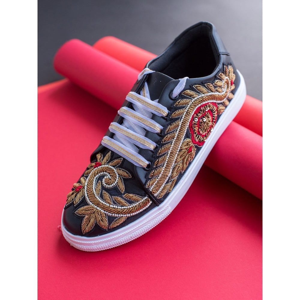 The Saree Sneakers Black Goldenen Zardozi Embroidery Sneaker