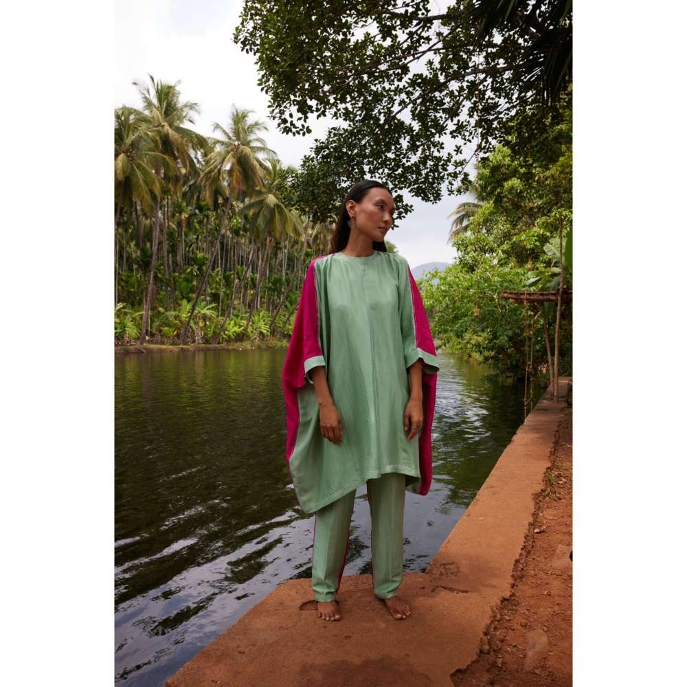 Twinkle Hanspal Color Blocked Co-Ordinate (Set of 2)