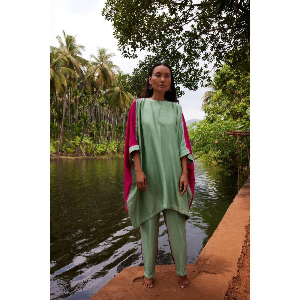 Twinkle Hanspal Color Blocked Co-Ordinate (Set of 2)