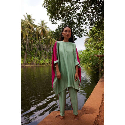 Twinkle Hanspal Color Blocked Co-Ordinate (Set of 2)