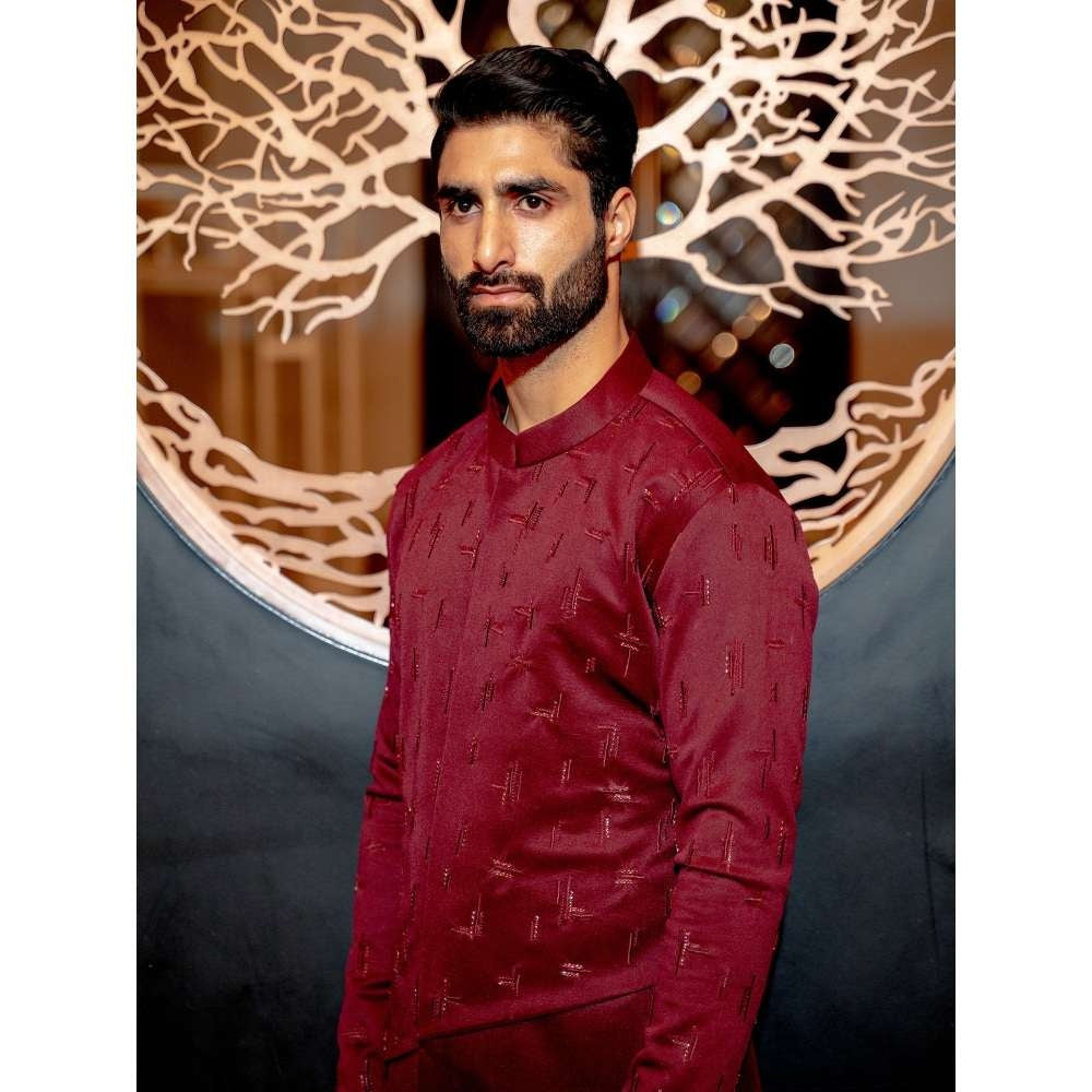 Varun Chakkilam Maroon Scattered Kurta with Pant (Set of 2)