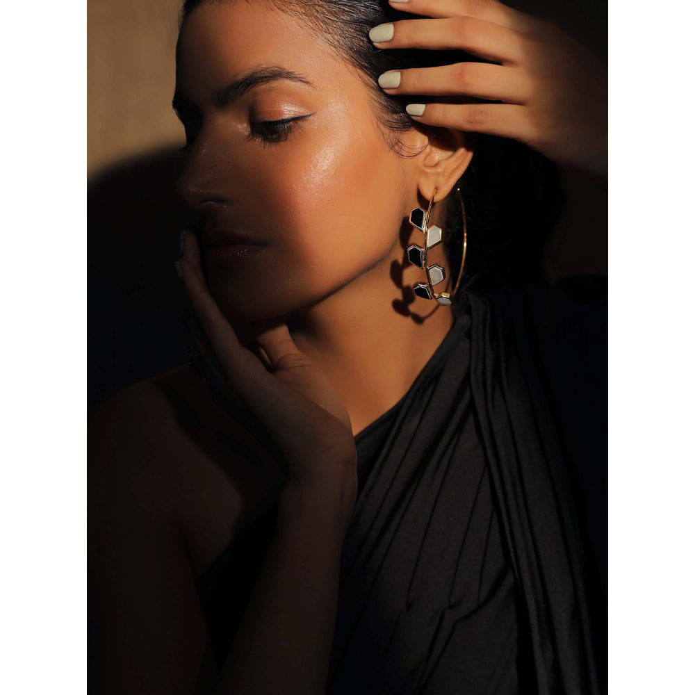 VARNIKA ARORA Galah- 22K Gold Plated Black Onyx And White Mother Of Pearl Heart Hoops Earrings