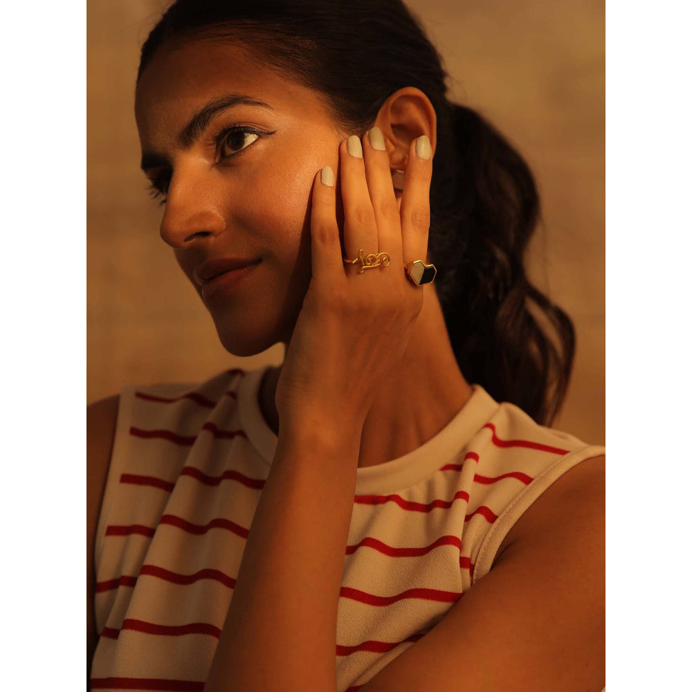 VARNIKA ARORA Polar- 22K Gold Plated White Mother Of Pearl Black Onyx Ring