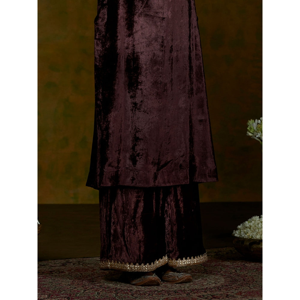 Weaverstory Brown Velvet Suit Set With Zardozi Work (Set Of 3)
