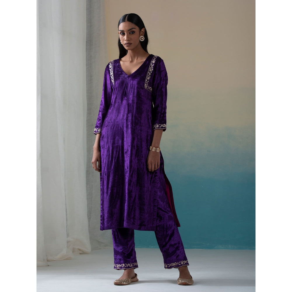 Weaverstory Purple Pure Velvet Zardozi Kurta With Farshi Pants And Tissue Dupatta (Set Of 3)