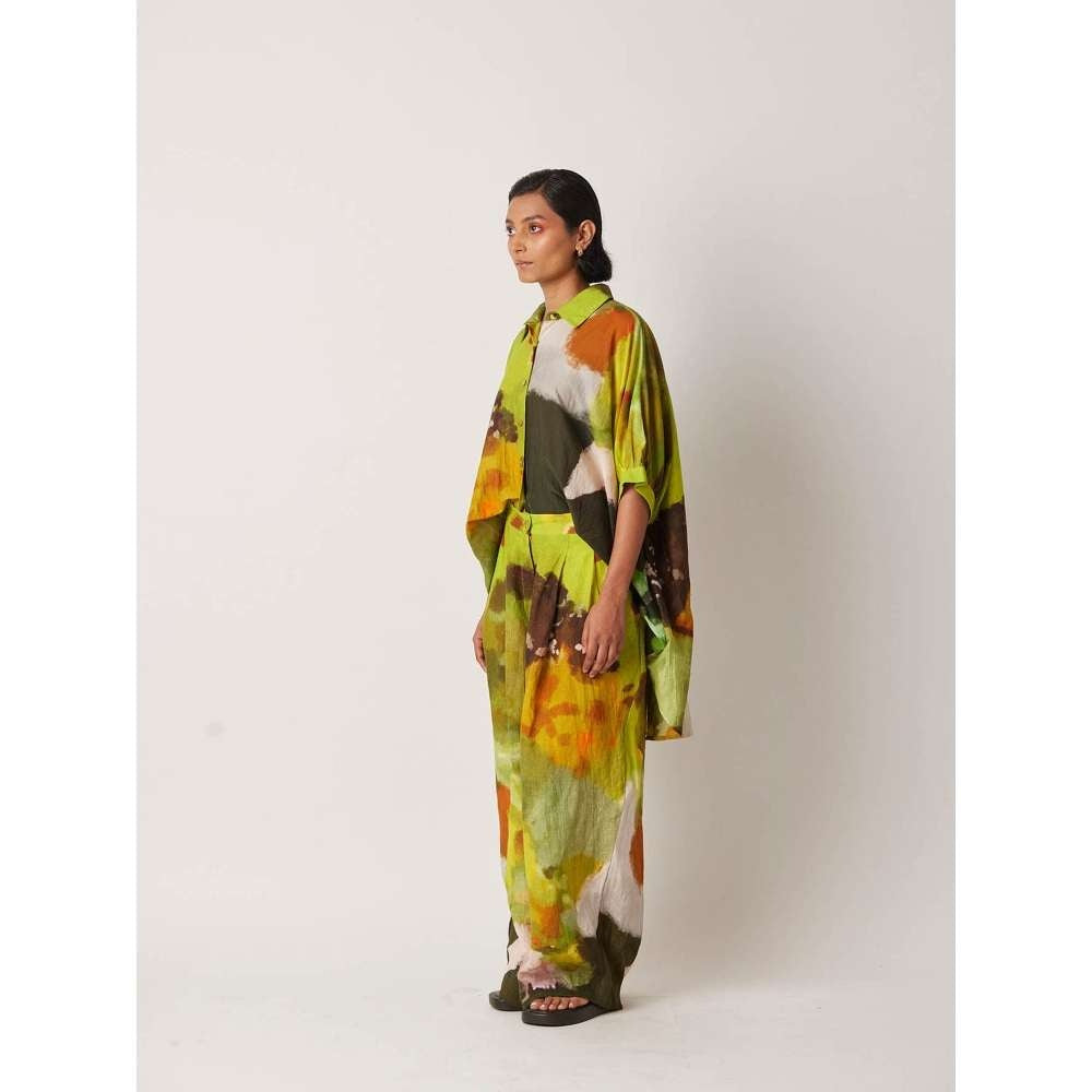 YAVI Women's Orgey Tie & Dye & Printed Green Shirt