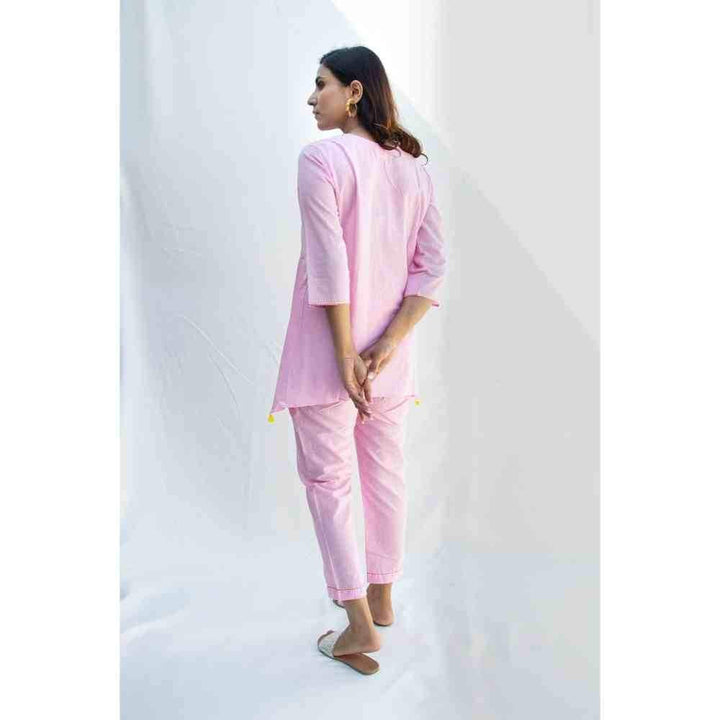 Zanaash Manju - Light Pink Cotton Co-Ord Set With Katha Embroidery (Set Of 2)