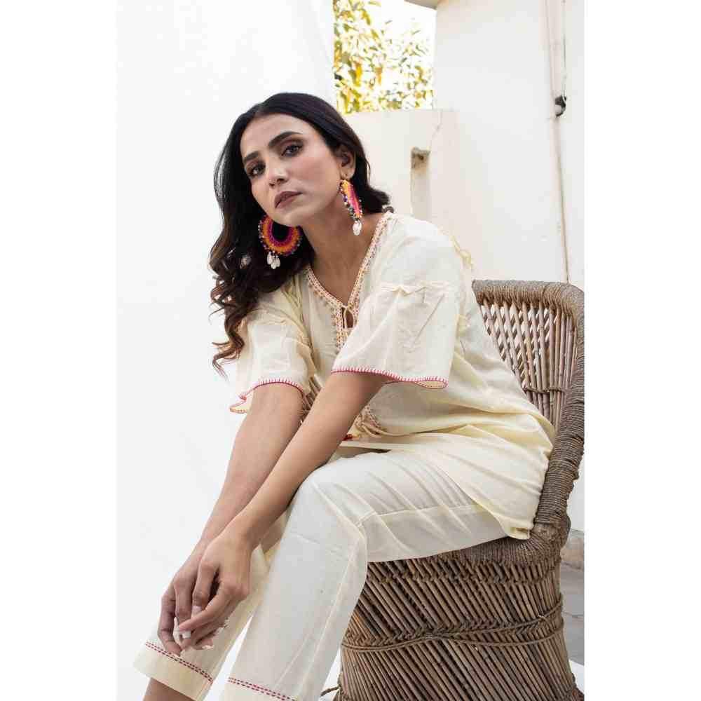 Zanaash Miwa - Ivory Cotton Co-Ord Set With Katha Embroidery (Set Of 2)