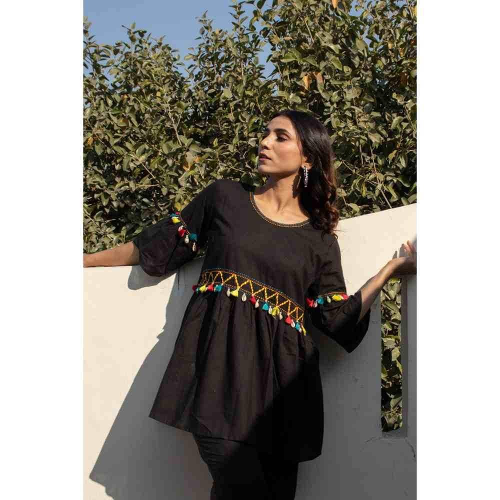 Zanaash Nyah - Black Cotton Co-Ord Set With Katha Embroidery (Set Of 2)