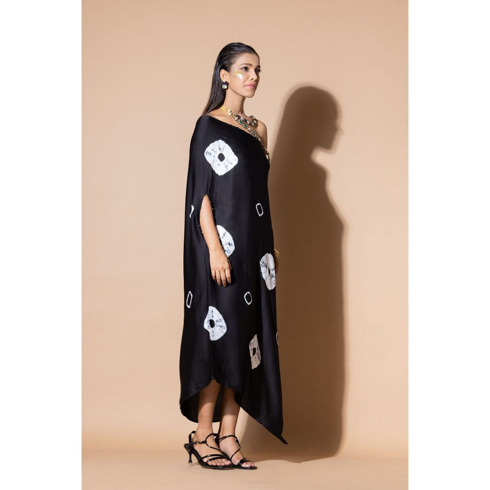 Zeefaa Black Lining Off Shoulder Kaftan