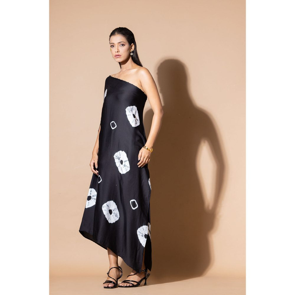 Zeefaa Black Lining Off Shoulder Kaftan