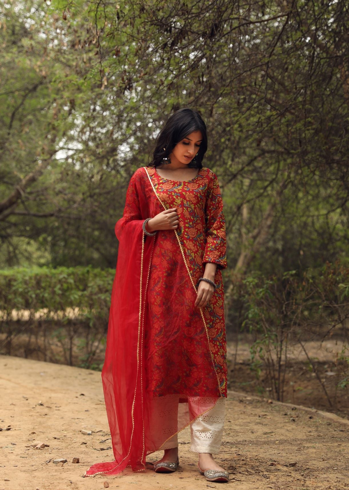 Sufi Red Straight Set