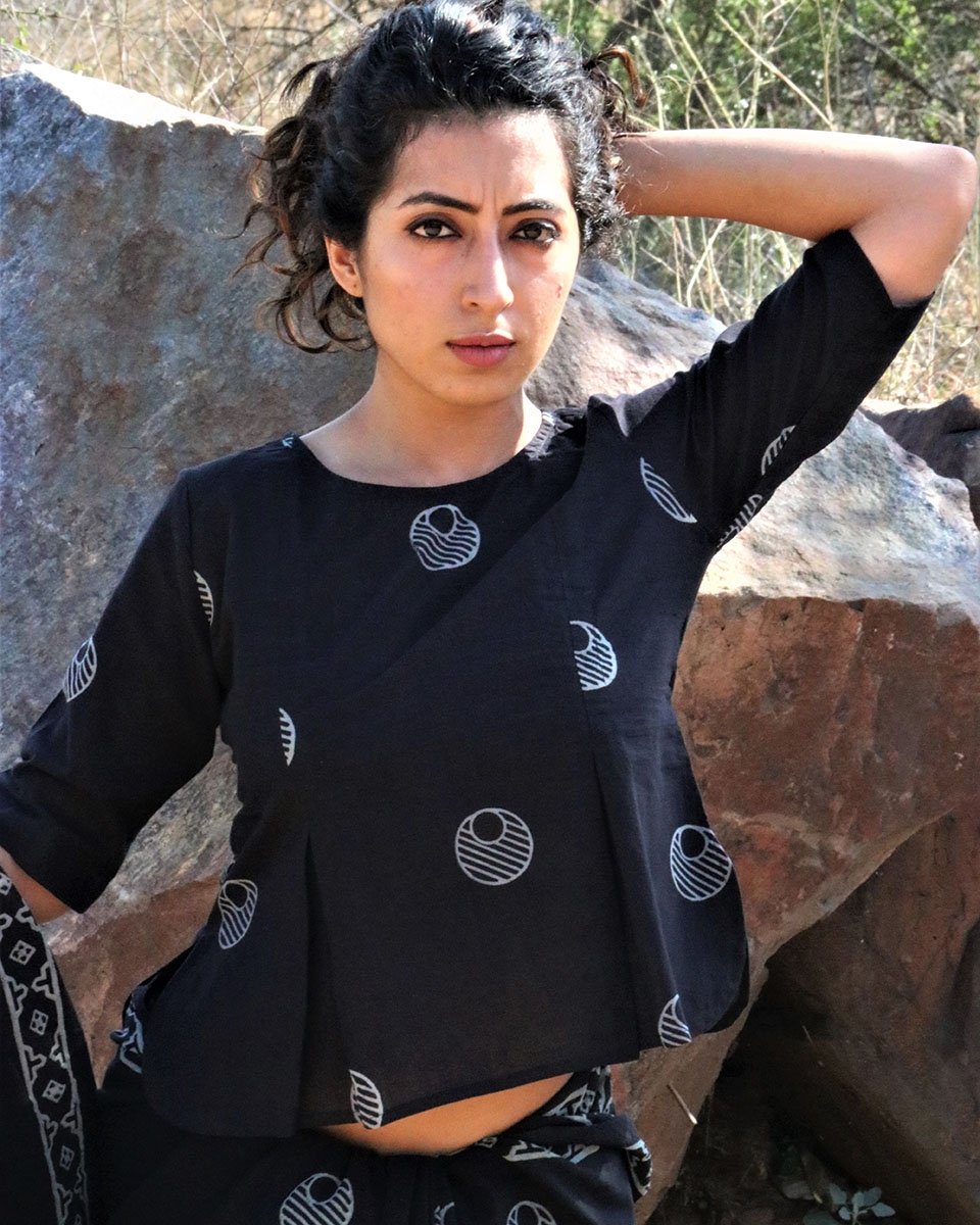 Chidiyaa Black Cotton Top