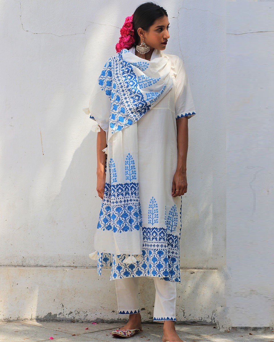 Chidiyaa Ivory Cotton Stole