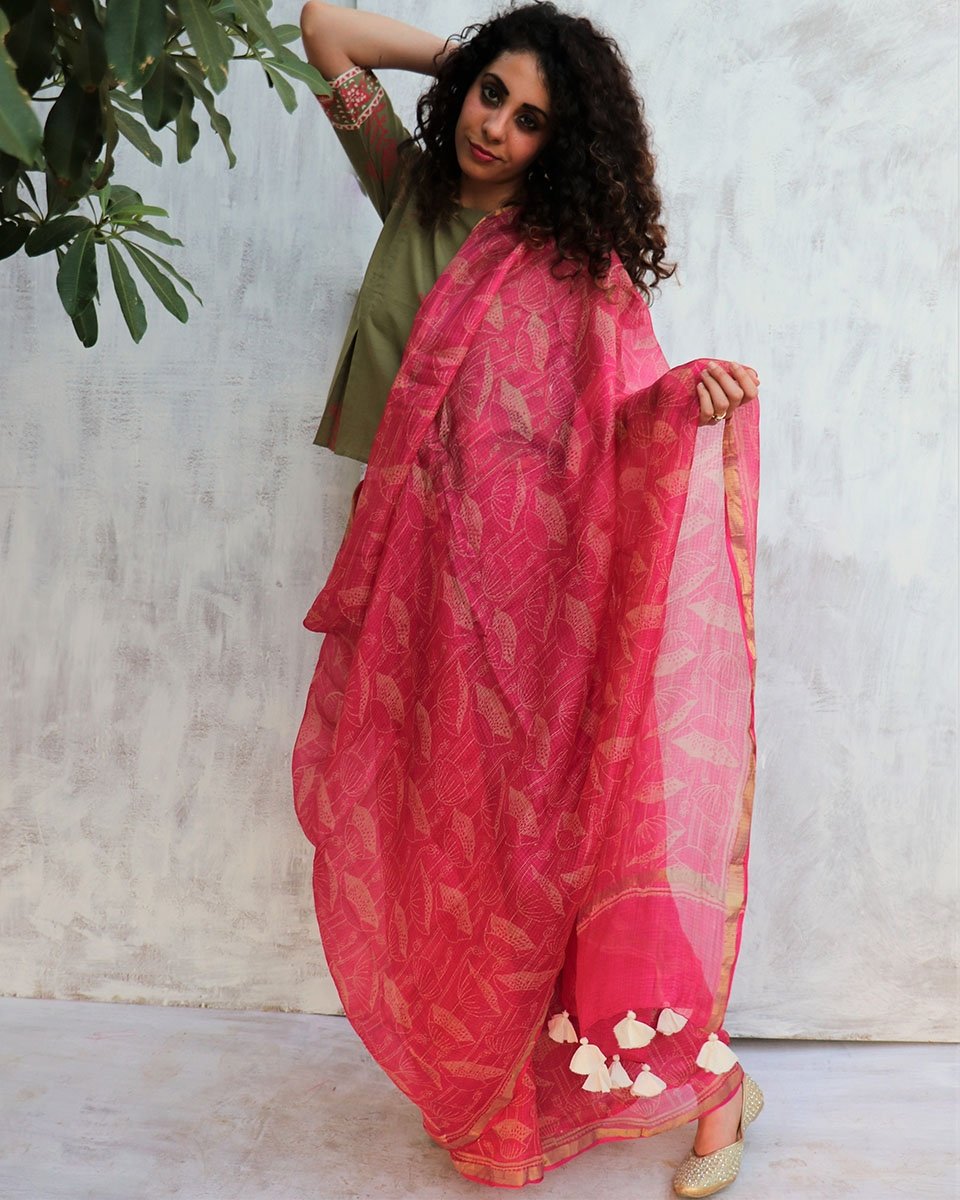 Chidiyaa Pink Linen Saree with Unstitched Blouse