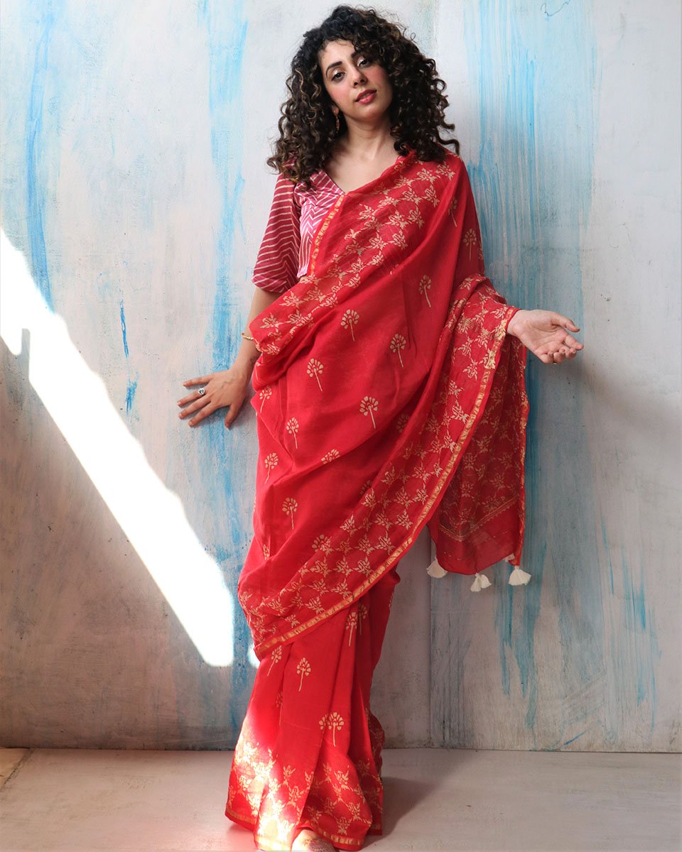 Chidiyaa Red Cotton Saree with Unstitched Blouse