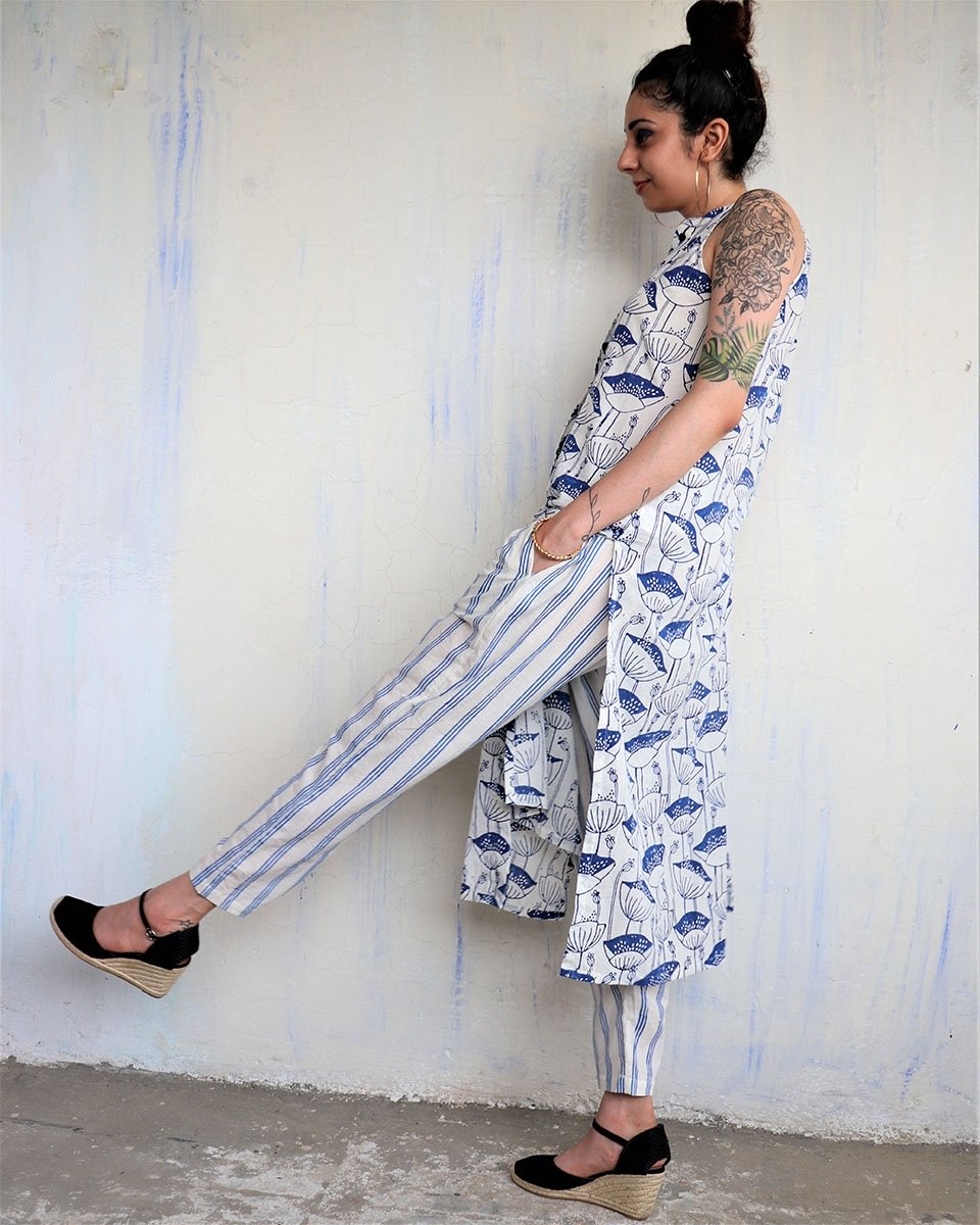 WHITE BLUE STRIP PANTS