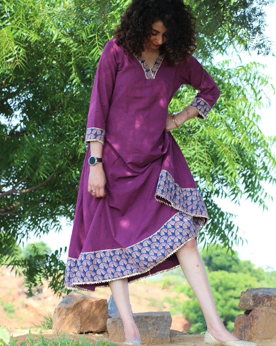 MAUVE HANDPRINTED DRESS WITH GOTA DETAILS