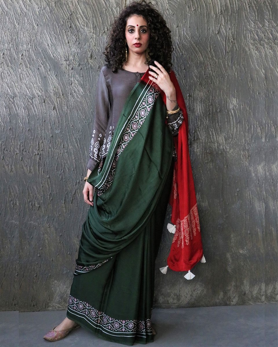 Chidiyaa Green Cotton Saree with Unstitched Blouse