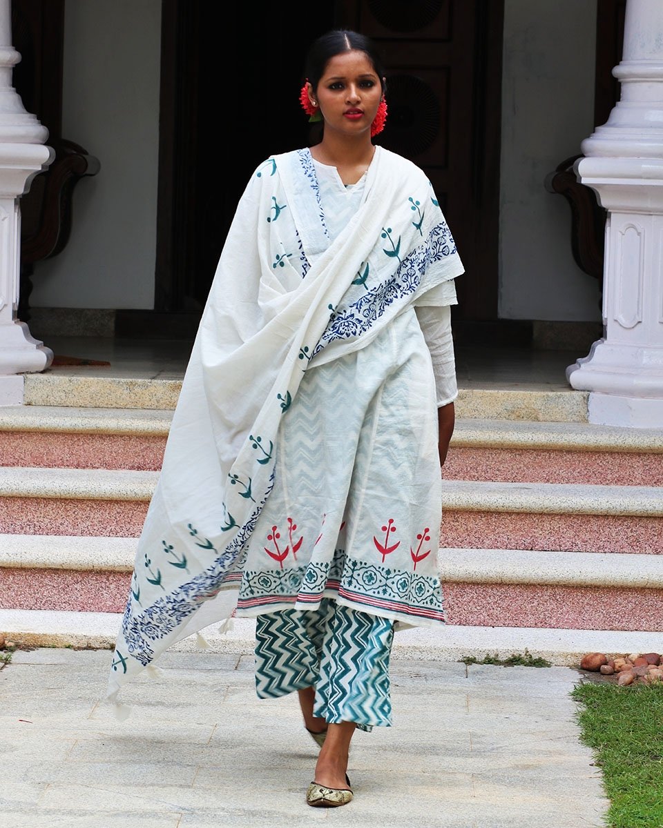 IVORY BLUE BLOCKPRINTED COTTON MUL DUPATTA