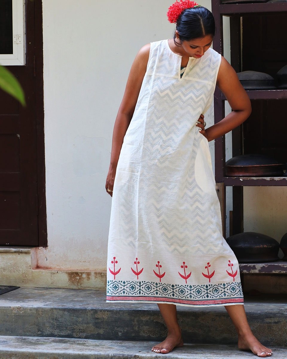 IVORY RED BLOCKPRINTED MULMUL SLEEVLESS DRESS WITH GREEN SLIP(SET OF 2)