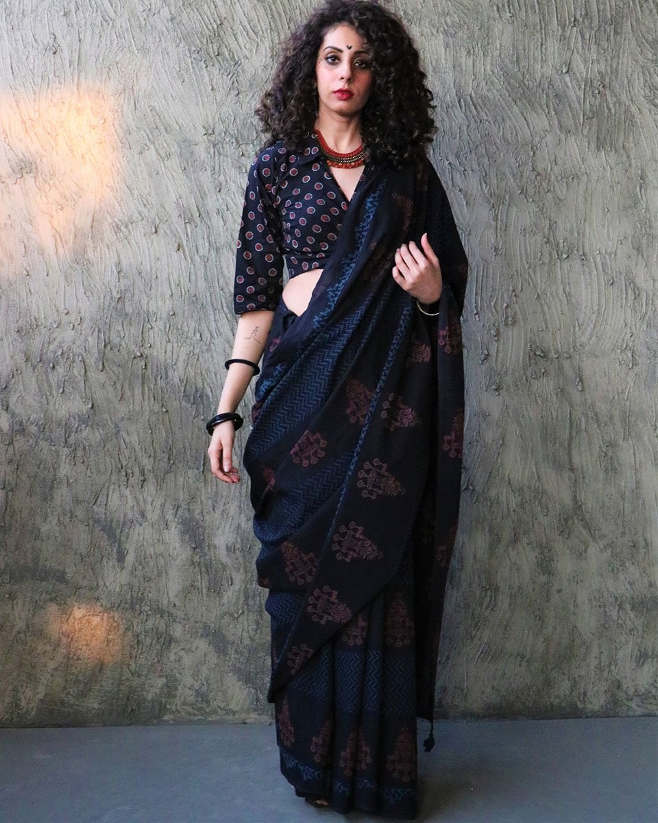 Chidiyaa Kohl Block Printed Cotton Mul Saree with Unstitched Blouse